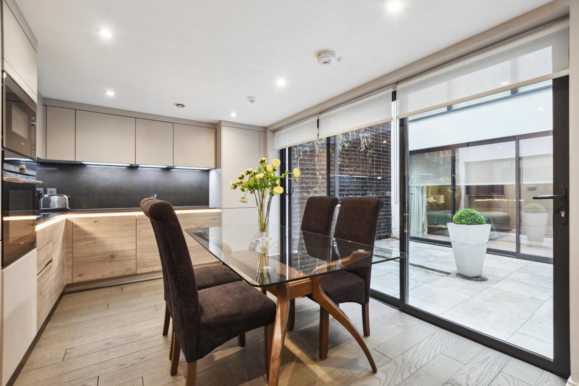 Buckingham Palace Residences By Aeria Apartments London Exterior photo